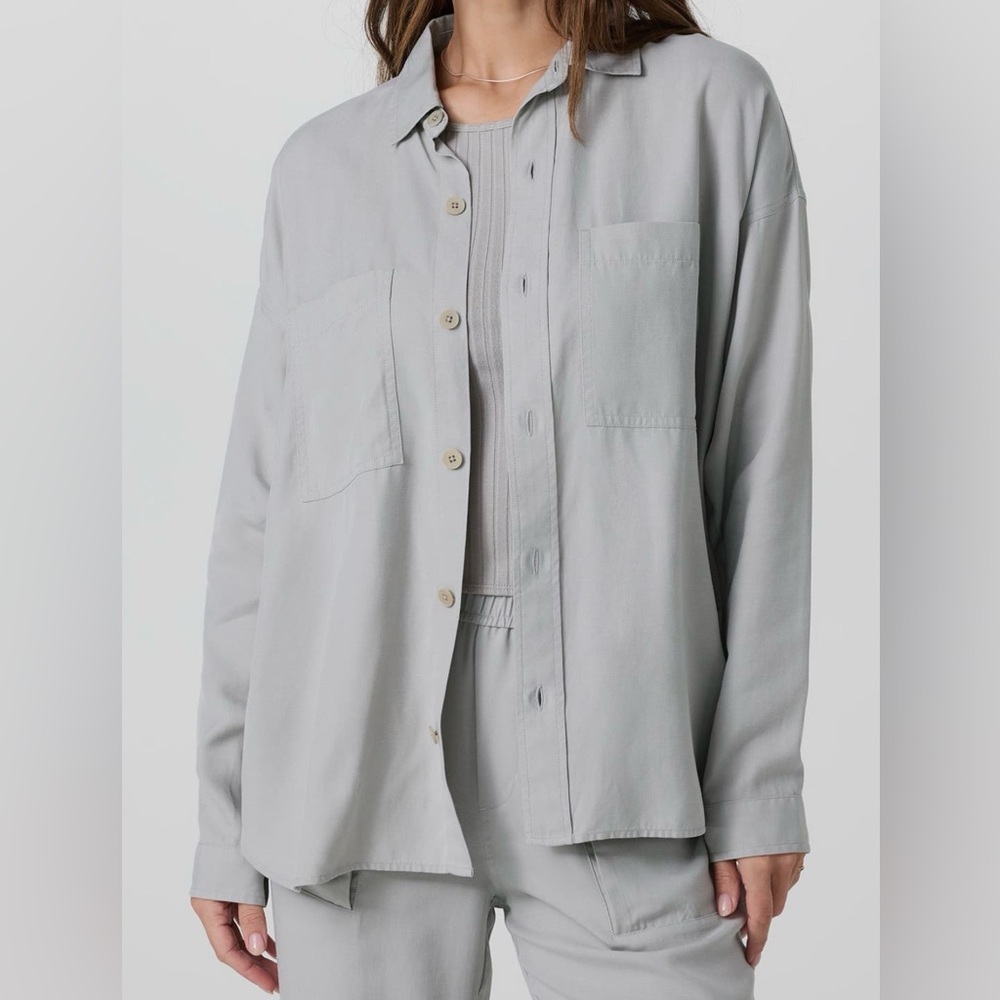 Vuori Trestles Twill Button-Up Shirt in color Talc size Medium